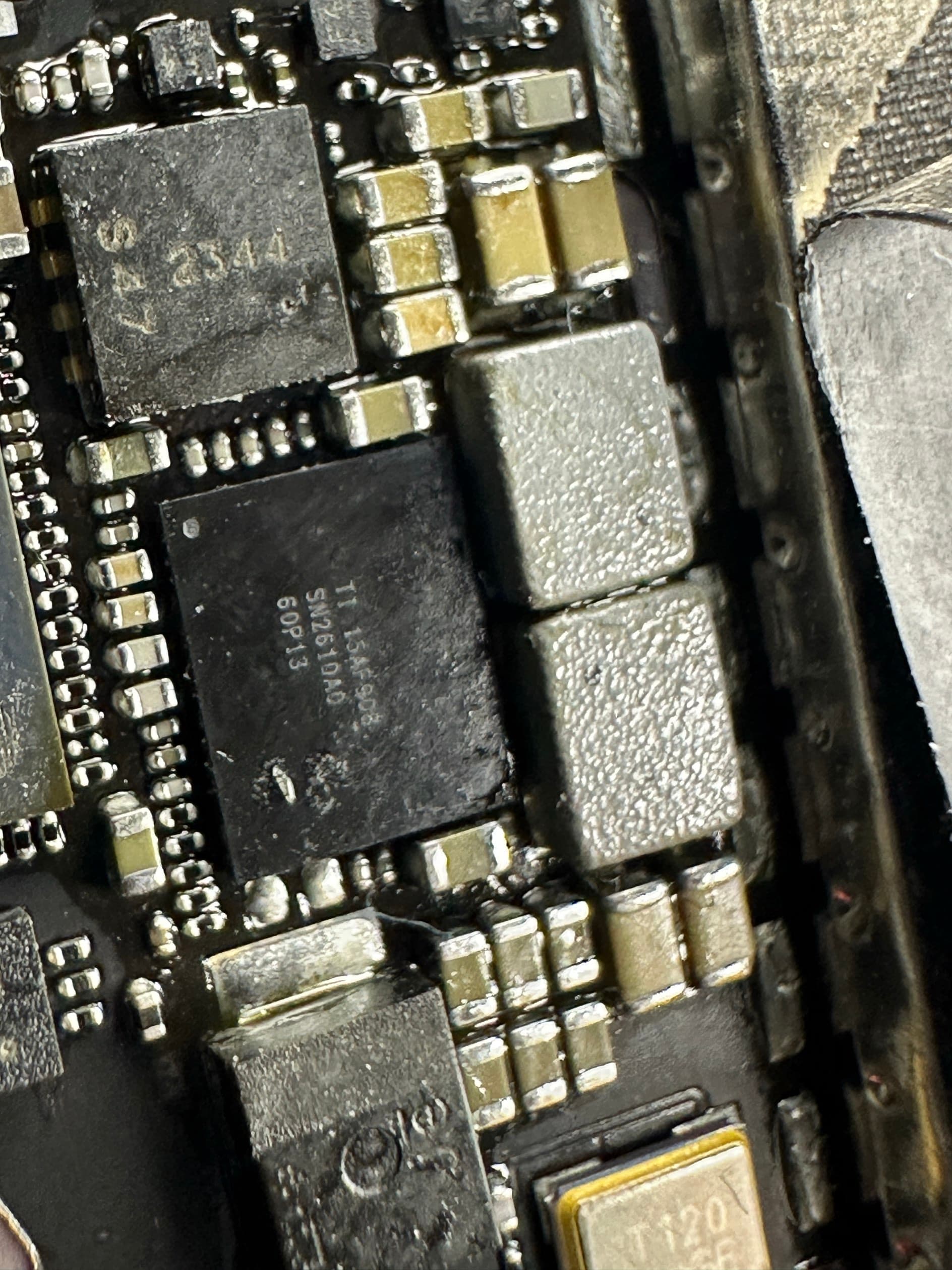 Microsoldering PMU Chip Reparatur